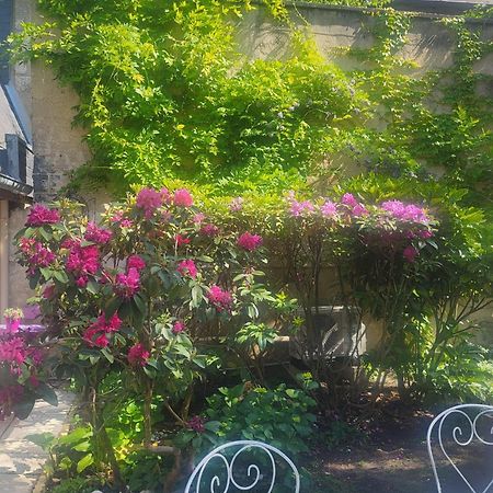 부르주 Au Puits De L'Abbaye 아파트 외부 사진