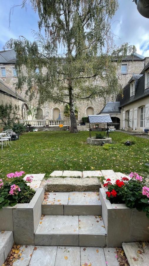 부르주 Au Puits De L'Abbaye 아파트 외부 사진